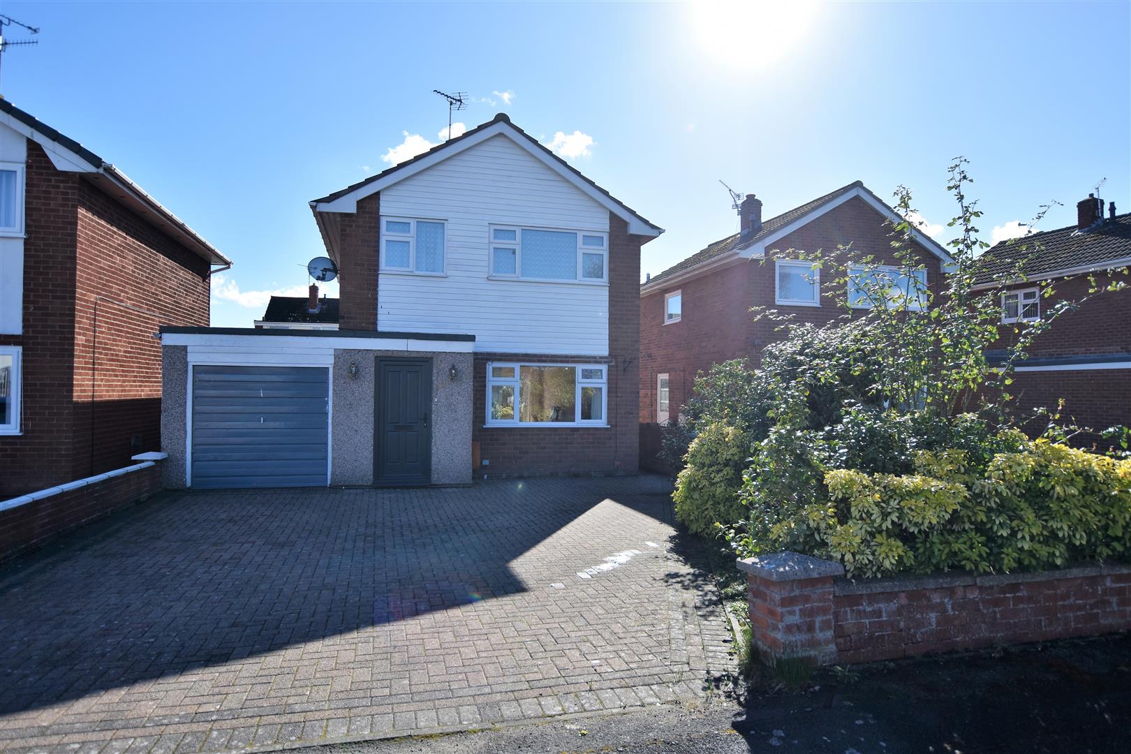 For Sale 3 Bed House detached